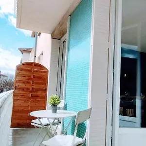 L'échappée Belle Parking Netflix Disney Clim By Rentabao Francia